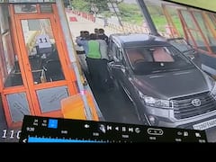 టోల్‌ప్లాజా సిబ్బందిపై టీఆర్‌ఎస్‌ లీడర్‌ దాడి- షాద్‌నగర్‌లో ఉద్రిక్తత