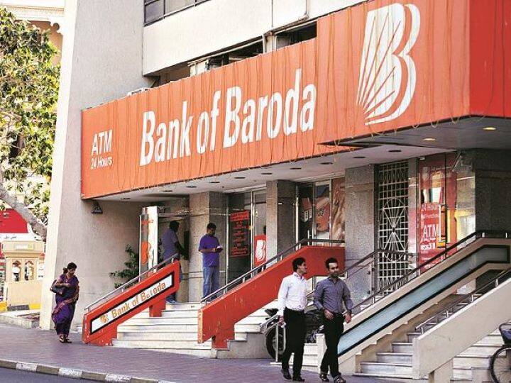 Bank Of Baroda: यह बैंक भी HDFC Bank की तर्ज पर नए कार के लिए 7.95 ब्याज दर पर लोन दे रहा है. अगर कोई ग्राहक 10 लाख रुपये का कार लोन सात साल के लिए लेता है तो बैंक के Car Loan EMI Calculator के मुताबिक 15,561 रुपये प्रति माह EMI पूरे 84 महीनों तक चुकाना होगा.