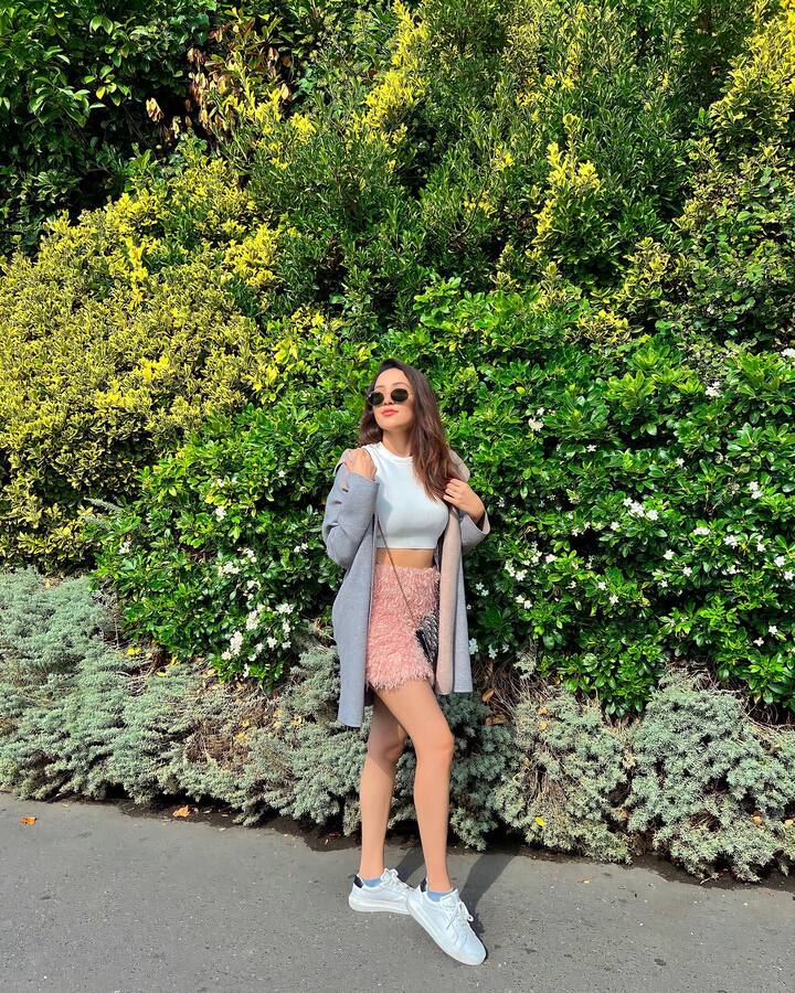 రాధికా లండన్లో షికార్లు కొడుతోంది.   -Image credit: Neha Shetty/Instagram