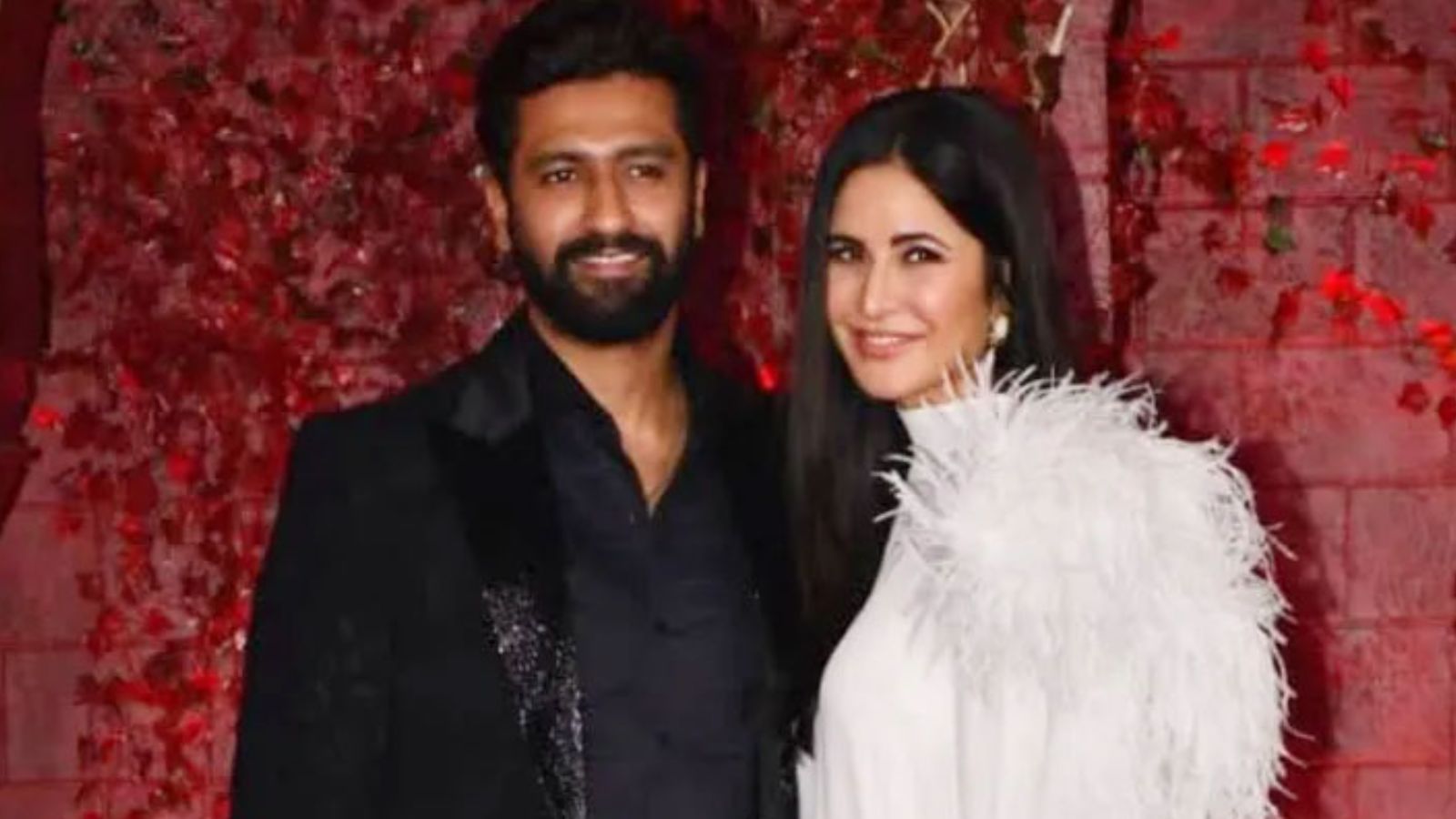 Vicky Katrina Updates: সমুদ্রতীরের বাড়িতে হাতে-হাত রেখে রোম্যান্টিক মেজাজে ভিকি-ক্যাটরিনা