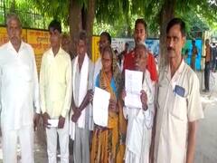 फतेहपुर: पूर्व प्रधान का कारनामा, आवासीय कालोनी बनवाने के नाम पर हड़प ली बुजुर्ग महिला की जमीन