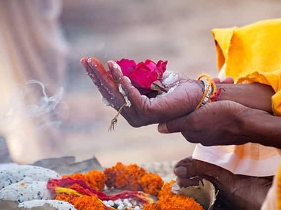 Pitru Paksha 2022 Ekadashi: Today is Indira Ekadashi of Shradh festival, donate these 5 things today, you will get benefit Pitru Paksha 2022 Ekadashi: Today is Indira Ekadashi of Shradh festival, donate these 5 things today, you will get benefit