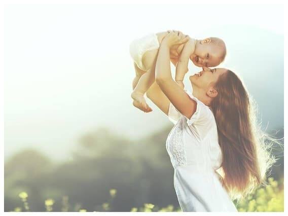 Self Care for New Moms: ડિલિવરી પછી ન્યૂ બનેલ મોમના જીવનમાં અનેક પ્રકારના પડકારો આવે છે. જેના કારણે  તે ખુદની કાળજી રાખવાનું ભૂલી જાય છે.  આ ટિપ્સની  આપને આફટર ડિલીવરી મદદ કરશે.