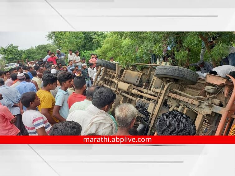 maharashtra News Aurangabad News Fatal accident in Nanded due to dodging potholes Three killed seven injured मोठी बातमी: नांदेडमध्ये खड्डे चुकवण्याच्या नादात भीषण अपघात; तिघांनी जीव गमावला, सात जखमी