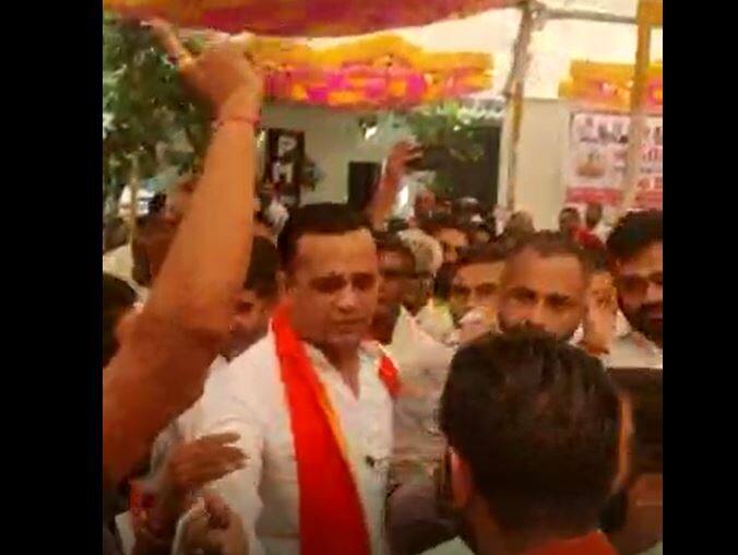 Farmers Protest in Kutch: BJP leader leaves spot after farmers protest Farmers Protest in Kutch: કહ્યું, 'ગુજરાતનાં દરેક ગામમાં આજ પ્રકારે ભાજપનાં તાયફાનો બહિષ્કાર કરવામાં આવશે'