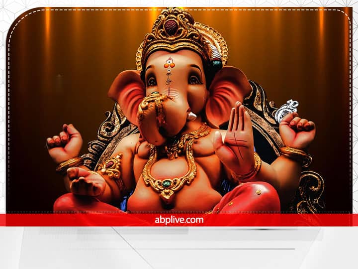 श्री गणेश सभी देवताओं में सर्वप्रथम पूजनीय माने जाते हैं.उनका ध्यान करने मात्र से ही जीवन की सारी परेशानियां दूर हो जाती हैं. बुधवार का दिन गणपति को समर्पित है. आज के दिन भक्त भगवान गणेश की कृपा पाने के लिए तरह-तरह के उपाय करते हैं.