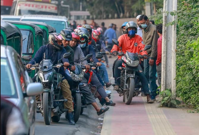 Chandigarh Administration Issued Notification Petrol Motorcycles will be Closed after 2 years, , only e-bikes will be registered ਚੰਡੀਗੜ੍ਹ 'ਚ 2 ਸਾਲ ਬਾਅਦ ਬੰਦ ਹੋ ਜਾਣਗੇ ਪੈਟਰੋਲ ਮੋਟਰਸਾਈਕਲ, ਸਿਰਫ਼ ਈ-ਬਾਈਕ ਹੀ ਹੋਣਗੀਆਂ ਰਜਿਸਟਰਡ