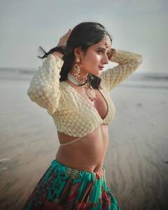 PHOTO: कनिका मानने फोटोशूटसाठी तोडली 'संस्कारी बहू'ची प्रतिमा, पाहा फोटो!