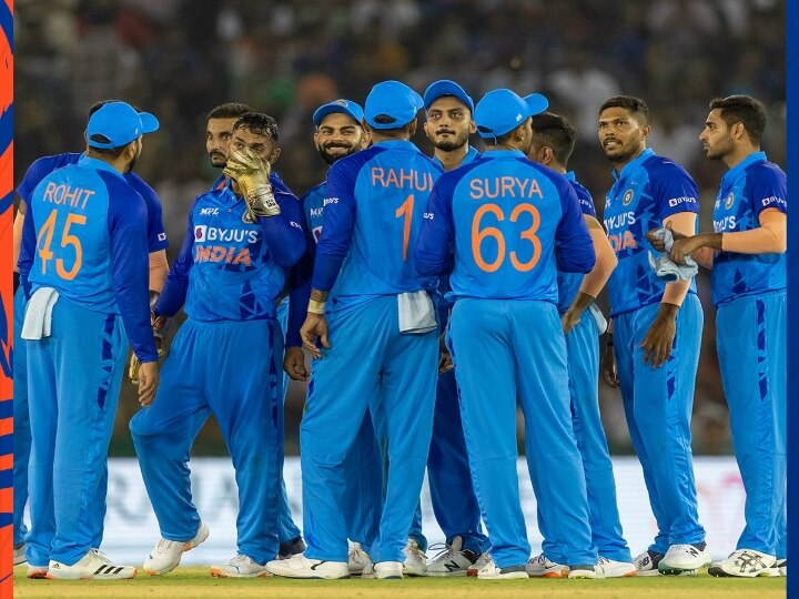 IND vs AUS : அதே மொஹாலி.. அதே 211 ரன்கள்.. அன்று இந்தியா.. இன்று ஆஸ்திரேலியா! : இப்படி ஒரு சுவாரஸ்யமா..?