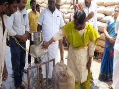 மயிலாடுதுறை: அரசு நேரடி நெல் கொள்முதல் நிலையங்களில் மாவட்ட ஆட்சியர் தொடர் ஆய்வு