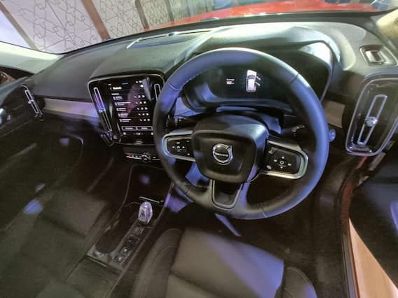 Volvo XC40 : आकर्षक लुक्स और दमदार फीचर्स के साथ भारत में लॉन्च हुई Volvo XC40; चित्र देखो Volvo XC40 : आकर्षक लुक्स और दमदार फीचर्स के साथ भारत में लॉन्च हुई Volvo XC40; चित्र देखो