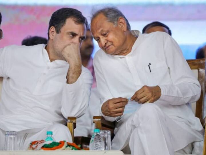 Rajasthan News Ashok Gehlot engaged in making Rahul Gandhi the national president of Congress ann Congress President Election: कांग्रेस के 'सच्चे सिपाही' CM गहलोत की अग्निपरीक्षा! राहुल गांधी को बना पाएंगे अध्यक्ष या खुद लड़ेंगे चुनाव?