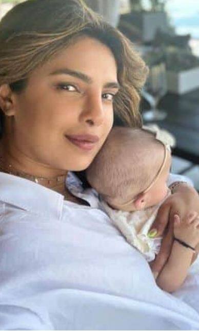 ਬੇਟੀ Malti Marie ਨਾਲ ਨਿਊਯਾਰਕ ਦੇ ਪਾਰਕ 'ਚ ਵਾਕ ਕਰਨ ਨਿਕਲੀ Priyanka Chopra