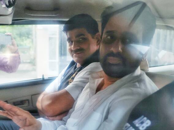 Amanatullah Khan Case: अमानतुल्लाह खान को उत्तराखंड ले जा सकती है ACB, कोर्ट ने बढ़ाई 5 दिनों की रिमांड Amanatullah Khan Case: अमानतुल्लाह खान को उत्तराखंड ले जा सकती है ACB, कोर्ट ने बढ़ाई 5 दिनों की रिमांड