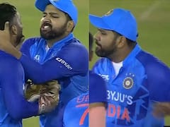Ind Vs Aus, 1st T20: Rohit Sharma Playfully Grabs Dinesh Karthik's Neck For No DRS Appeal, Video Goes Viral