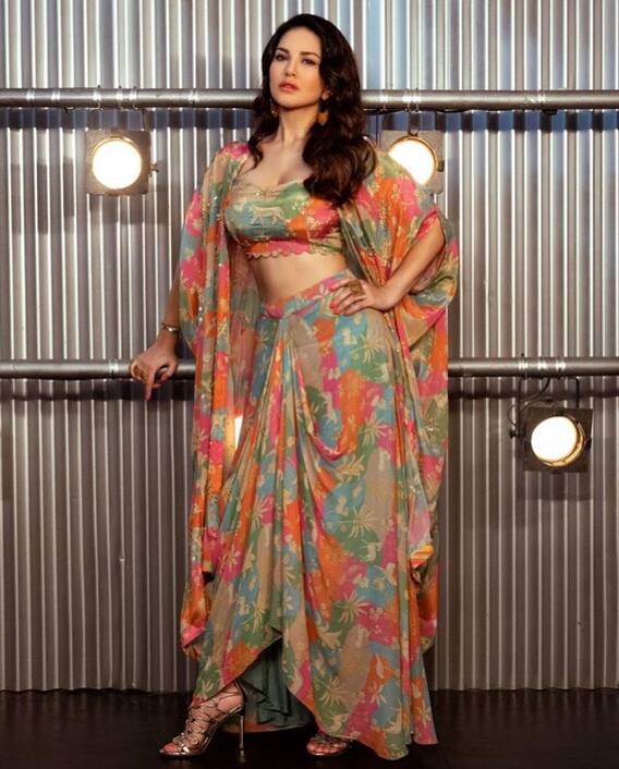 फोटो: बोल्ड और बिना समझौता सनी लियोन का ग्लैमरस लुक! फोटो: बोल्ड और बिना समझौता सनी लियोन का ग्लैमरस लुक!