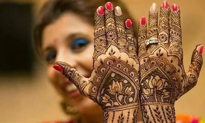 stylish mehndi designs | follow me for beautiful mehndi designs.... Dm or  comment for the credit @amritahenna respect owner no . . . . follow  @queen_farheen_786 ... | Instagram