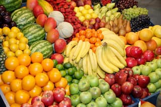 Health Tips : गॅस, पोट फुगणे आणि अपचन... चुकीच्या वेळी फळे खाल्ल्याने होतात 'या' समस्या, फळे खाण्याची योग्य वेळ कोणती?