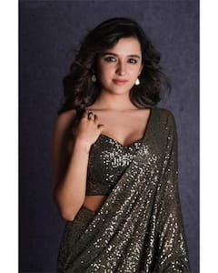 Shirley Setia: మెరుపుల చీరలో మరింత మెరిసిపోతున్న గ్లామర్ డాల్ షిర్లే సెటియా
