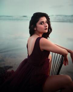 PHOTO: कनिका मानने फोटोशूटसाठी तोडली 'संस्कारी बहू'ची प्रतिमा, पाहा फोटो!