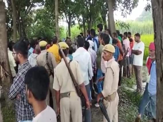 Ambedkar Nagar: दलित युवक को मारकर पेड़ से लटकाया, ग्राम प्रधान प्रतिनिधि समेत 6 पर मुकदमा दर्ज Ambedkar Nagar: दलित युवक को मारकर पेड़ से लटकाया, ग्राम प्रधान प्रतिनिधि समेत 6 पर मुकदमा दर्ज