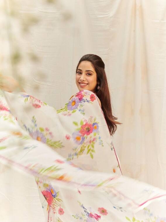 Janhvi Kapoor Enchants In A Floral Printed Saree