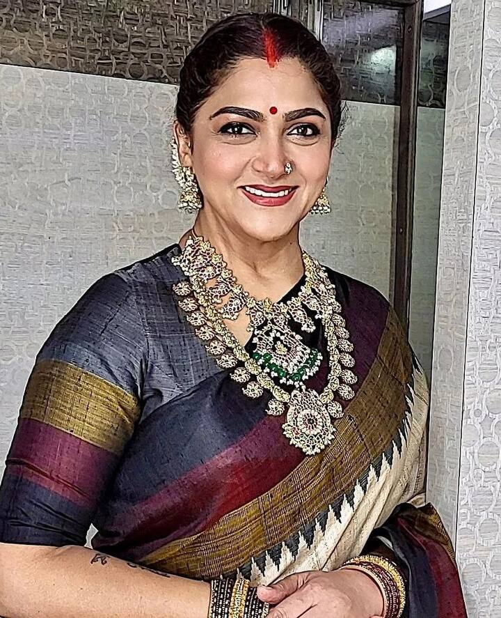 நெஞ்சிலே வாழைப்பூ...