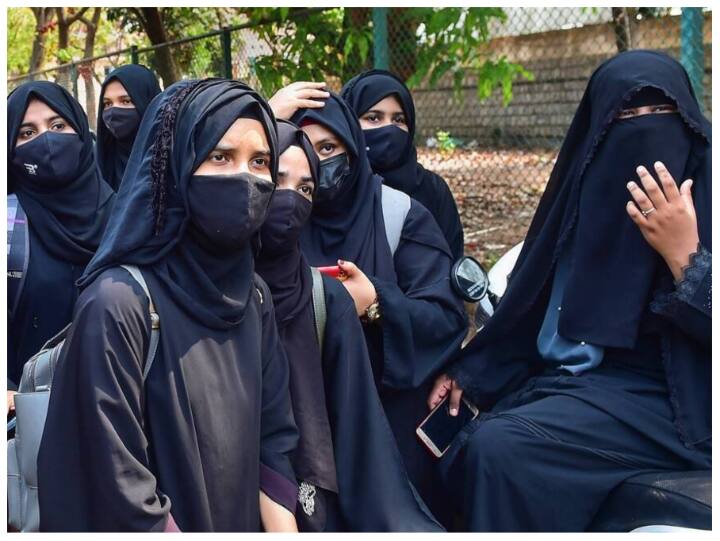 Hijab Row: जिस हिजाब विवाद में जल रहा है ईरान, जानिए क्या है उसका इतिहास, कैसे हुई इसकी शुरुआत What is hijab know what is its history and how it started Iran hijab news Hijab Row: जिस हिजाब विवाद में जल रहा है ईरान, जानिए क्या है उसका इतिहास, कैसे हुई इसकी शुरुआत