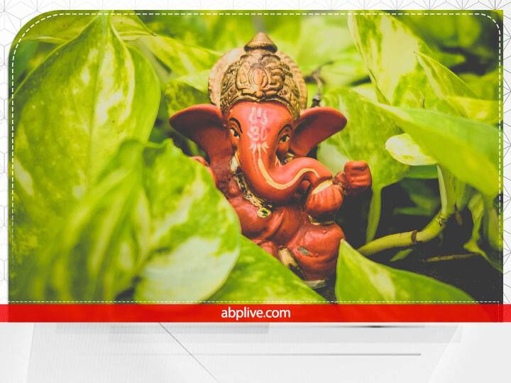 बुधवार के दिन रुपए-पैसे से जुड़े लेनदेन से बचना चाहिए. कहा जाता है कि आज के दिन किसी को उधार देने या लेने से आर्थिक परेशानियों का सामना करना पड़ता है.