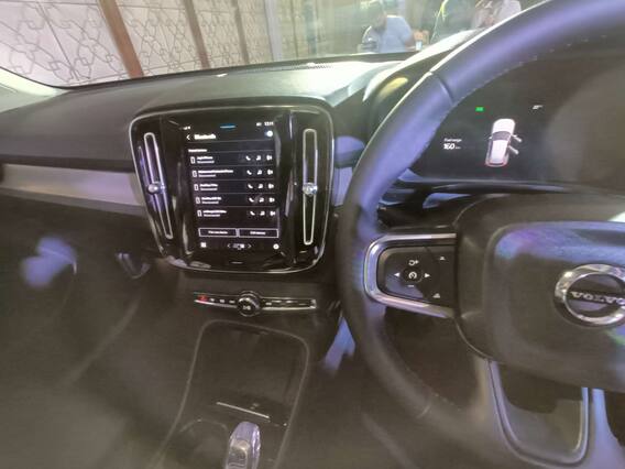Volvo XC40 : आकर्षक लुक्स और दमदार फीचर्स के साथ भारत में लॉन्च हुई Volvo XC40; चित्र देखो Volvo XC40 : आकर्षक लुक्स और दमदार फीचर्स के साथ भारत में लॉन्च हुई Volvo XC40; चित्र देखो