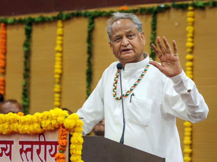 ‘Will I Ever Be Friends With…’: Ashok Gehlot Dismisses Charge Of Collusion With Vasundhara Raje ‘Will I Ever Be Friends With…’: Ashok Gehlot Dismisses Charge Of Collusion With Vasundhara Raje