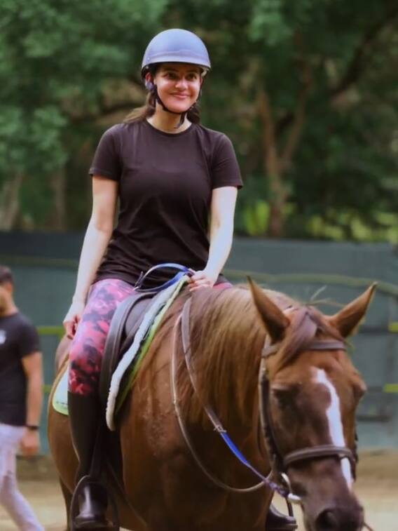 గుర్రమెక్కిన కాజల్, ఈ వీడియో చూస్తే ఫిదా అవుతారు!