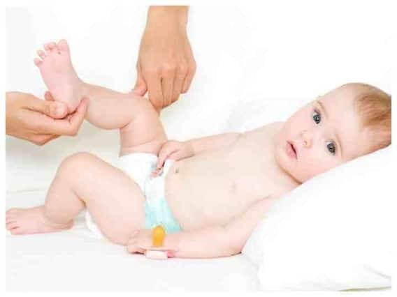बेबी केयर टिप्स: बच्चों की हड्डियों को मजबूत करने के लिए इस तेल से मालिश करें, होंगे ये अन्य फायदे बेबी केयर टिप्स: बच्चों की हड्डियों को मजबूत करने के लिए इस तेल से मालिश करें, होंगे ये अन्य फायदे