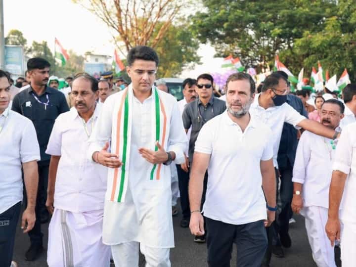 Sachin Pilot in Kochi Congress Bharat Jodo Yatra With Rahul Gandhi Ashok Gehlot on Congress President And Rajasthan CM सीएम पद और कांग्रेस अध्यक्ष चुनाव पर चर्चा के बीच सचिन पायलट ने राहुल गांधी संग बढ़ाया कदम, क्या हैं मायने?