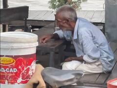 Heartbreaking Video: ఈ పెద్దాయన డబ్బుని ఎలా లెక్కిస్తున్నాడో చూశారా, ఎమోషనల్‌ వీడియో