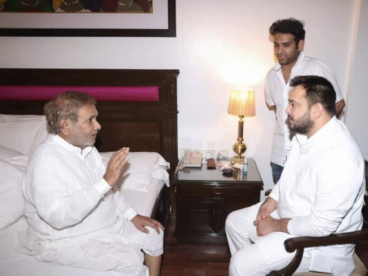 Bihar Politics: Tejashwi Yadav reached in Hotel at night to meet Sharad Yadav Patna Bihar Politics: शरद यादव पटना आए तो रात में मिलने के लिए पहुंच गए तेजस्वी यादव, जानिए क्या हुई बातचीत