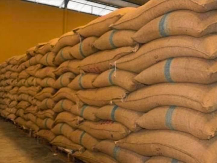 Rajasthan News: राजस्थान में अगले महीने 50 लाख लोगों को नहीं मिलेगा मुफ्त गेहूं, जानिए- क्या है वजह? Rajasthan News 50 lakh people will not get free wheat in Rajasthan in October ann Rajasthan News: राजस्थान में अगले महीने 50 लाख लोगों को नहीं मिलेगा मुफ्त गेहूं, जानिए- क्या है वजह?