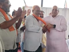 गुजरात के भरूच में बीजेपी में शामिल हुए सैकड़ों मुसलमान, इस पर कांग्रेस ने इस तरह से दी प्रतिक्रिया