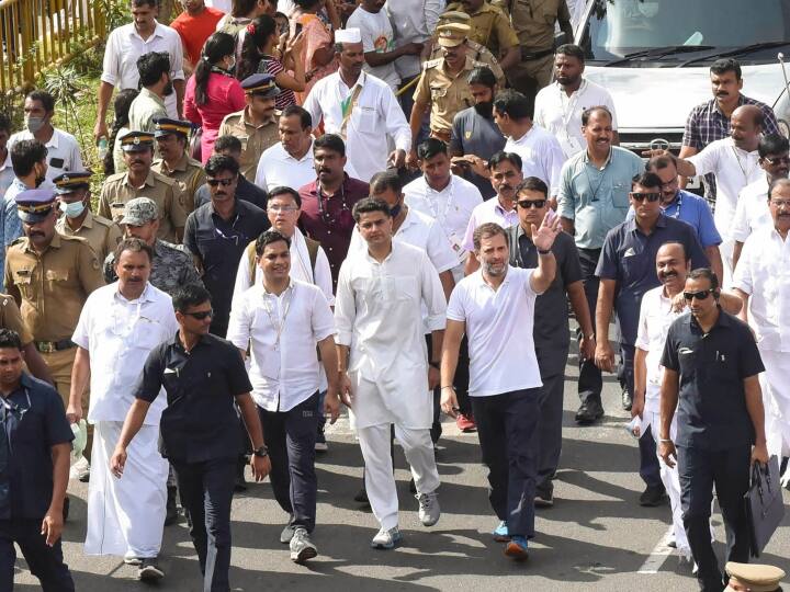 अखिल भारतीय कांग्रेस कमेटी (एआईसीसी) के महासचिव जयराम रमेश ने कहा कि सूचना प्रौद्योगिकी (आईटी) और सूक्ष्म, लघु और मध्यम उद्यम (एमएसएमई) क्षेत्रों के प्रतिनिधियों के साथ कांग्रेस नेता राहुल गांधी के संवाद के दौरान, उनसे इन दो आर्थिक कदमों के बारे में सवाल किए गए थे.