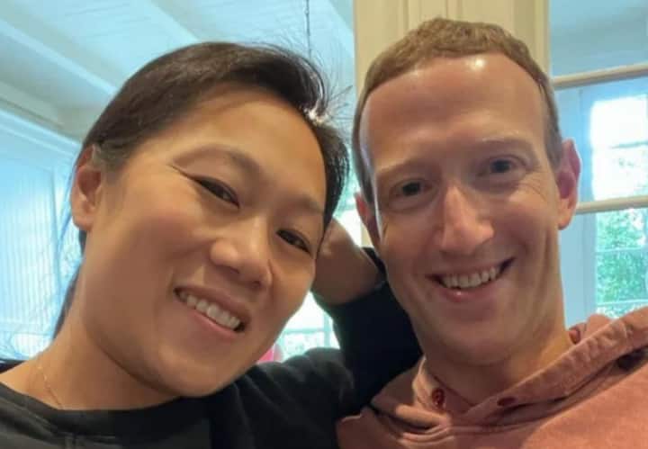 Facebook founder Mark Zuckerberg wife Priscilla Chan Expecting New Baby Next year Shared on Instagram Mark Zuckerberg New Baby: तीसरे बच्चे के पिता बनने वाले हैं मार्क जुकरबर्ग, पत्नी संग तस्वीर साझा कर दी ये जानकारी