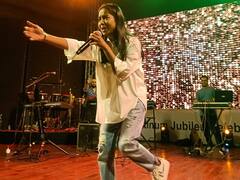 जमशेदपुर में अपने स्कूल पहुंच भावुक हुईं बॉलीवुड सिंगर शिल्पा राव, कहा 'बच्चों ने रुला दिया'