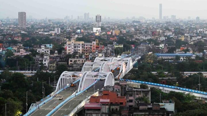 চার লেনের নতুন টালা ব্রিজ লম্বায় ৭৫০ মিটার দীর্ঘ। তৈরি করতে খরচ হয়েছে ৫০৪ কোটি টাকা।