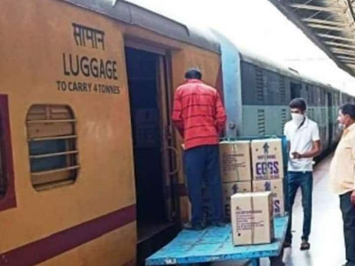 Raipur News: अब डाकिया घर से ले जाएगा ट्रेन से भेजने वाला पार्सल, स्टेशन जाने की जरूरत नहीं Raipur Now there is no need to go to the station to send parcel by train, railway employee will take parcel from home Raipur News: अब डाकिया घर से ले जाएगा ट्रेन से भेजने वाला पार्सल, स्टेशन जाने की जरूरत नहीं