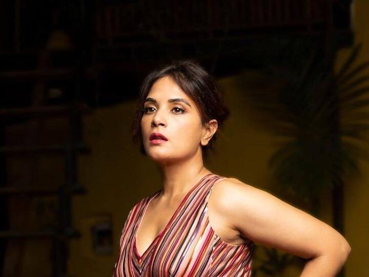 ब्राऊन स्किनी लिपस्टिक रिचाच्या लुकला ग्लॅमरस टच देत आहे. या अवतारात ती खूपच हॉट दिसत आहे. आता तिची ही पोस्ट चाहत्यांमध्ये मोठ्या प्रमाणात व्हायरल होत आहे. (फोटो : therichachadha/इंस्टाग्राम)