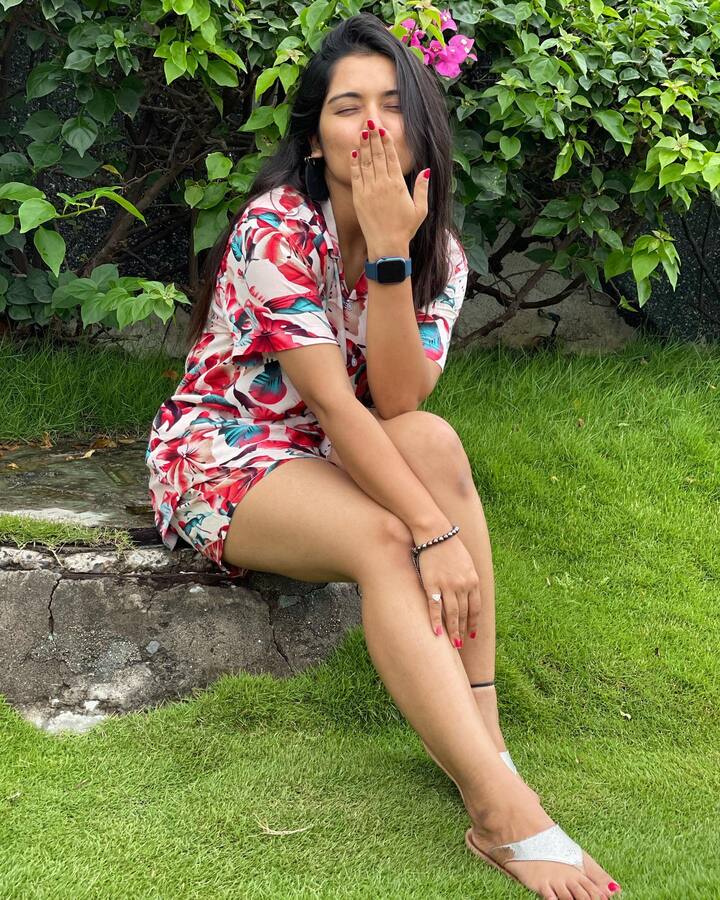 ప్రియాంక జైన్ ఫొటోస్ ( Image Credit: Priyanka Jain / Instagram)