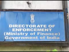 Delhi Liquor Scam: ఢిల్లీ లిక్కర్ స్కాంలో ఈడీ అధికారుల సోదాలు, తెరపైకి మరోపేరు!