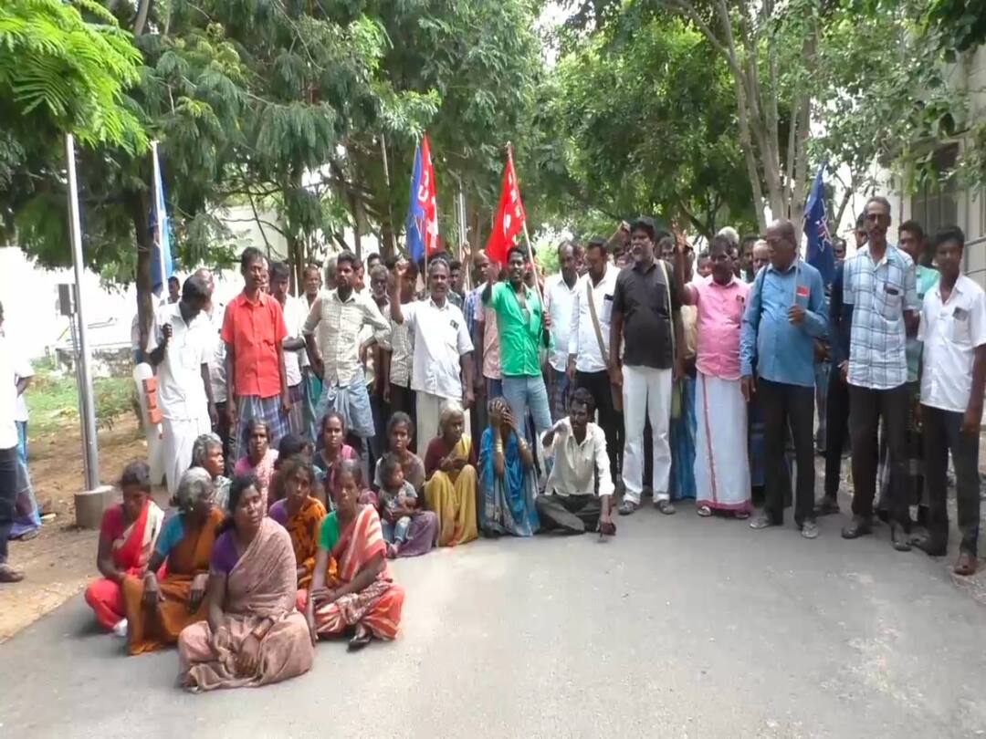 திருவண்ணாமலை: பழங்குடியின இருளரின் மரண வழக்கை கொலை வழக்காக மாற்ற வலியுறுத்தி தொடர் போராட்டம் Tiruvannamalai: Continued struggle insisting on converting the death case of tribal Irula into a murder case TNN திருவண்ணாமலை: பழங்குடியின இருளரின் மரண வழக்கை கொலை வழக்காக மாற்ற வலியுறுத்தி தொடர் போராட்டம்