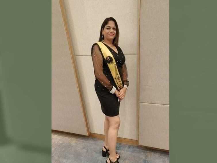 DYSP of Sangli Arifa Mulla won the Glammon Mrs India award Glammon Mrs India : सांगलीच्या डीवायएसपी आरिफा मुल्ला यांनी पटकावला 'ग्लॅमन मिसेस इंडिया' पुरस्कार