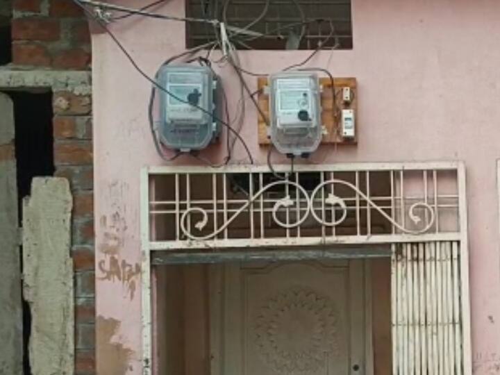 Indore: इंदौर में PFI कार्यकर्ता पर NIA की कारर्वाई, परिजनों ने खड़े किए सवाल NIA Raid in Indore PFI activist taken into custody from home at night ANN Indore: इंदौर में PFI कार्यकर्ता पर NIA की कारर्वाई, परिजनों ने खड़े किए सवाल
