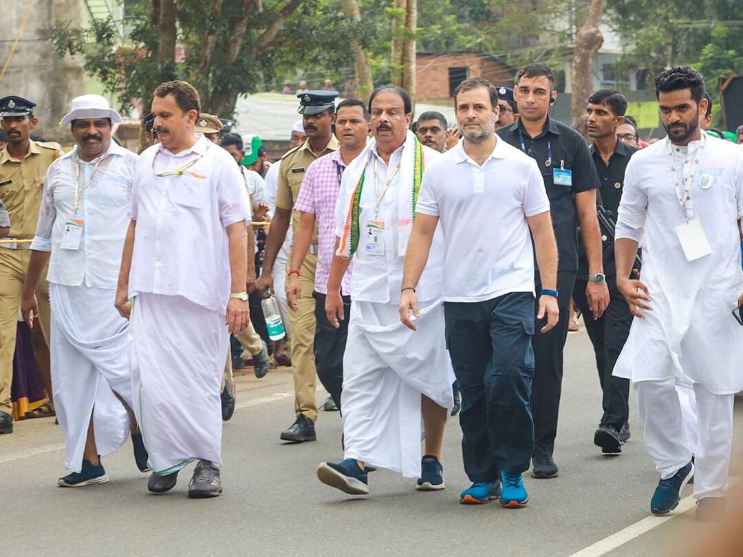 ராகுலின் ‘பாரத் ஜோடோ யாத்ரா’ - ஃபிளக்ஸில் சாவர்க்கர் போட்டோ வைத்த காங்கிரஸ் நிர்வாகி நீக்கம் Congress executive who posted Savarkar's photo on Flex was removed from Congress Party ராகுலின் ‘பாரத் ஜோடோ யாத்ரா’ - ஃபிளக்ஸில் சாவர்க்கர் போட்டோ வைத்த காங்கிரஸ் நிர்வாகி நீக்கம்